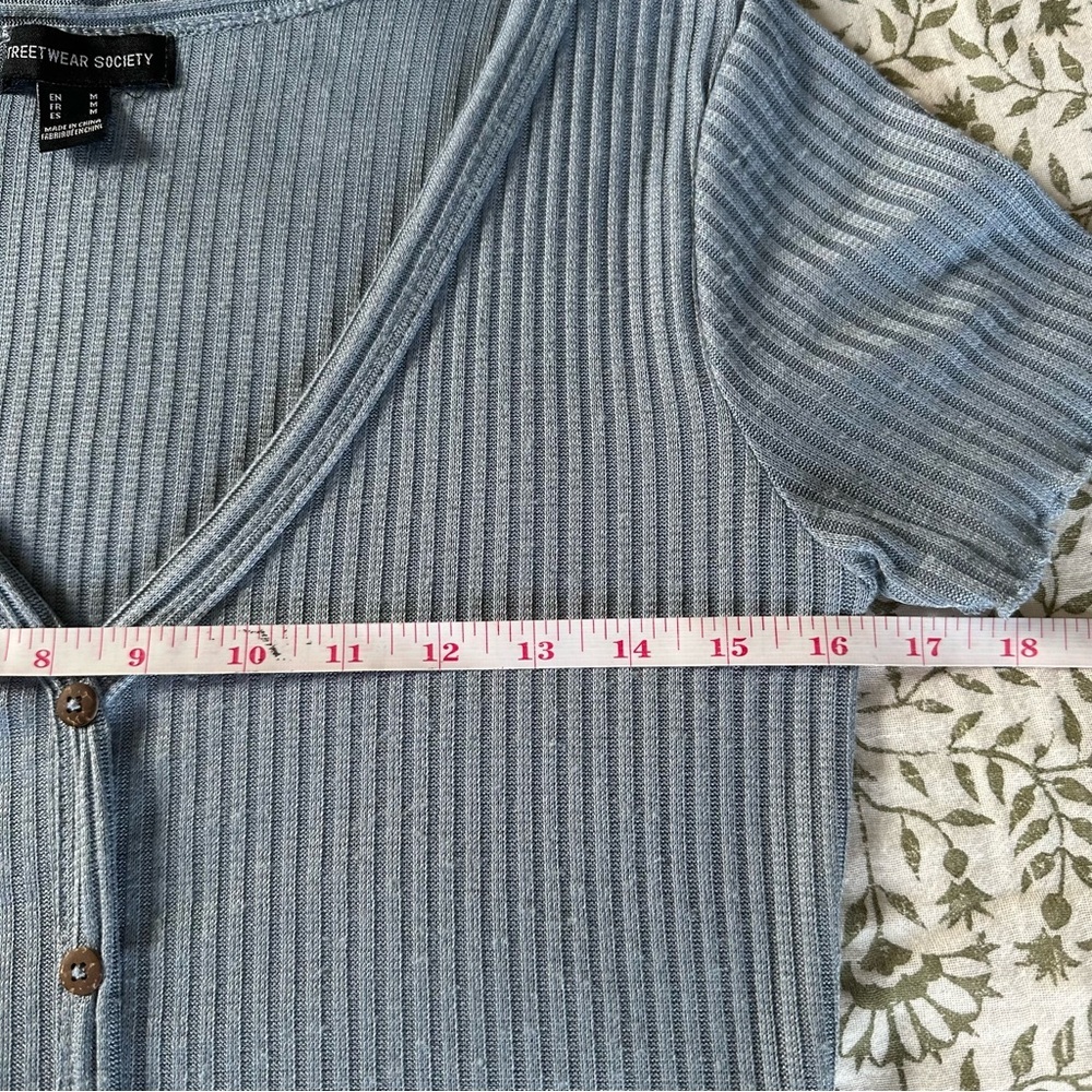 Streetwear Society Blue Ribbed Short Sleeve Cotton V Neck False Button Crop Top - Picture 7 of 10